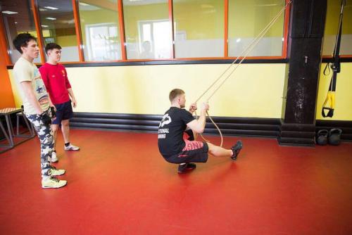 Функциональный тренинг - это не просто надпись на рекламном плакате фитнес клуба, зазывающая вас посетить именно это направление фитнеса. 03