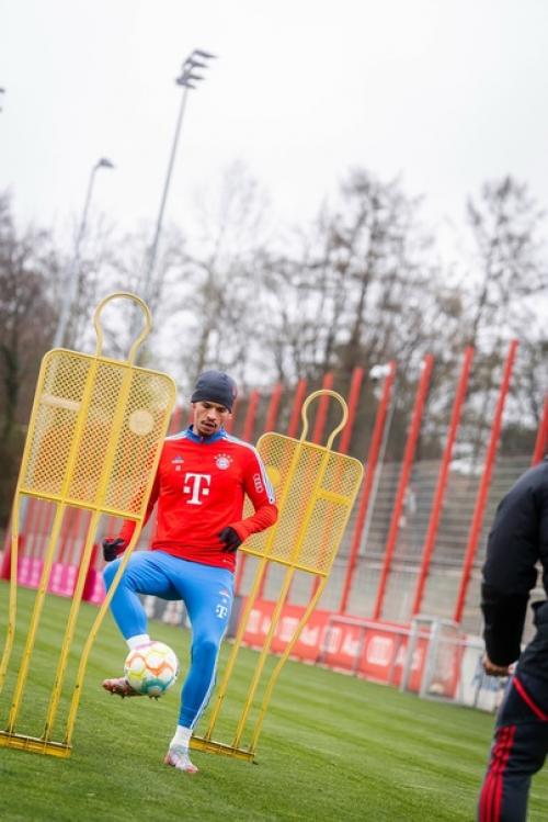 Bild:  Лерой сане вернулся в Мюнхен к тренировкам! 01