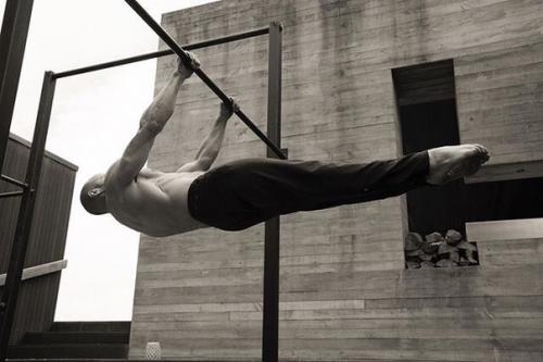 Джейсон стэтхем - один из самых известных английских актёров современности, который на протяжении многих лет держит себя в отличной форме. 02 Джейсон стэтхем - один из самых известных английских актёров современности, который на протяжении многих лет держит себя в отличной форме. 02