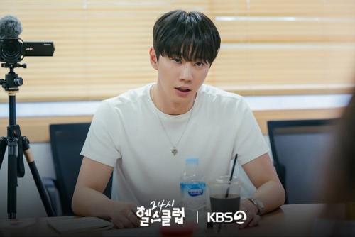 Ли Джун Ён, чон Ын джи и другие демонстрируют забавную химию на чтении сценария новой романтической комедии Pump Up The Healthy Love. 03