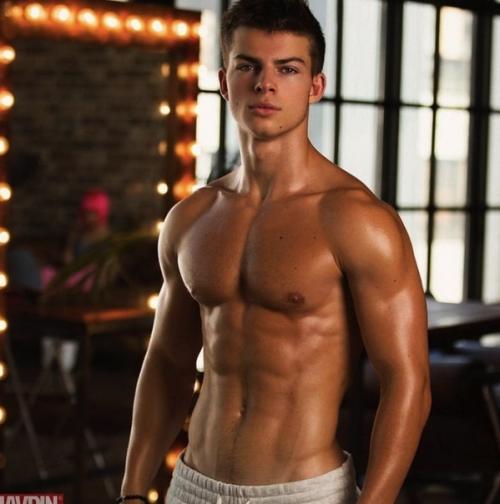 Счастливы вместе Александр Ревва и его жена Анжелика. С возрастом только лучше! 04