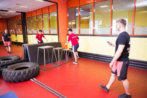 Функциональный тренинг - это не просто надпись на рекламном плакате фитнес клуба, зазывающая вас посетить именно это направление фитнеса. 01