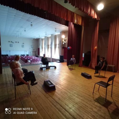 Упражнение на стульях для похудения. 02