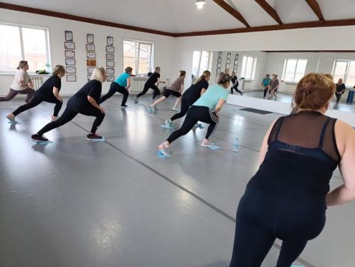 Глайдинг - разновидность занятий фитнесом, основанная на скольжении. 01