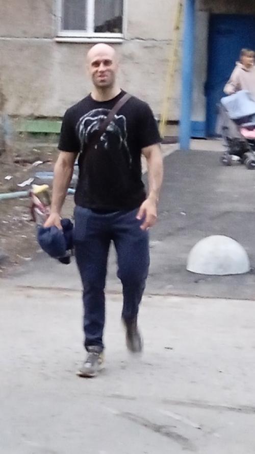 Болтаемся около ломбарда на старой Московке, на южном. 02