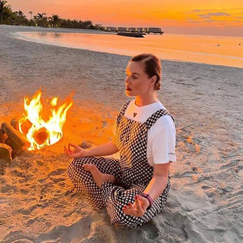 Звёзды, на которых устремлены взгляды фанатов и прессы, должны выглядеть на телеэкранах в полном всеоружии. 02 Звёзды, на которых устремлены взгляды фанатов и прессы, должны выглядеть на телеэкранах в полном всеоружии. 02