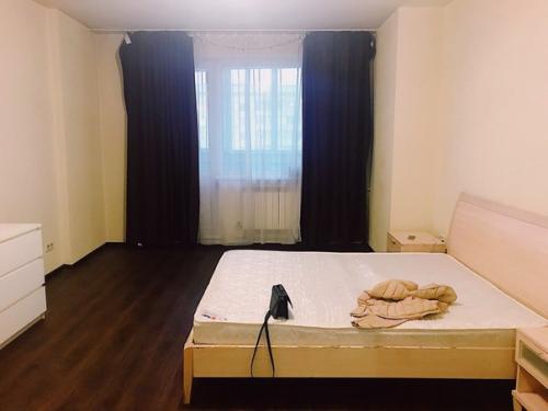 Ребята, привет!  Я в поисках хороших людей для своей хорошей 1-комнатной, но вместительной квартиры. 04