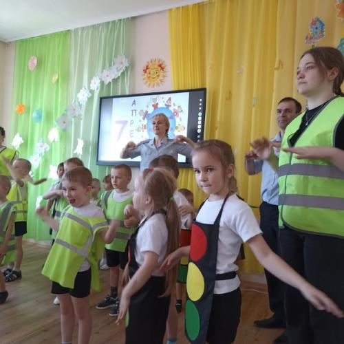 Зарядка со стражем порядка. 08