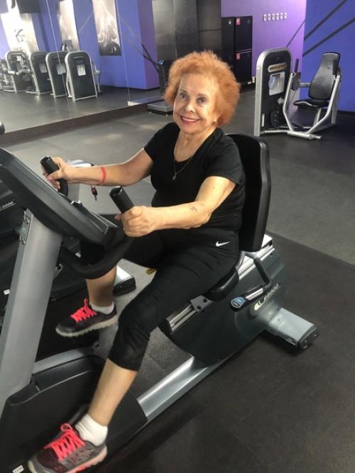 Недавно вернулась из фитнес клуба, куда отправилась сразу же, как только почувствовала, что готова к занятиям спортом, могу и очень хочу! 02