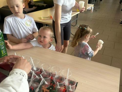 4 апреля в предверии всемирного дня здоровья на базе фок Родники - Арена прошел традиционный районый фитнес - фестиваль спорт! 06