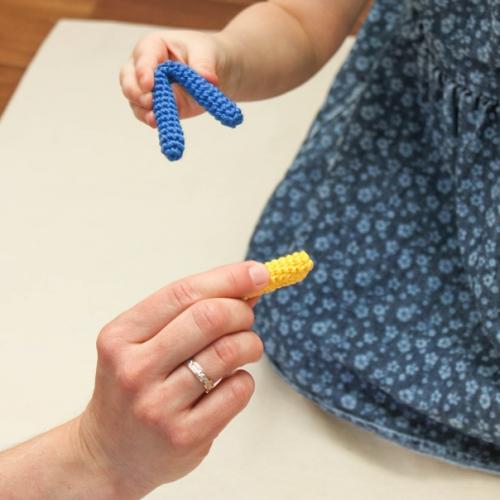 Нужно поработать над мелкой моторикой для развития речи или подготовить руку ребенка к письму пальчиковый фитнес - вам в помощь. 03