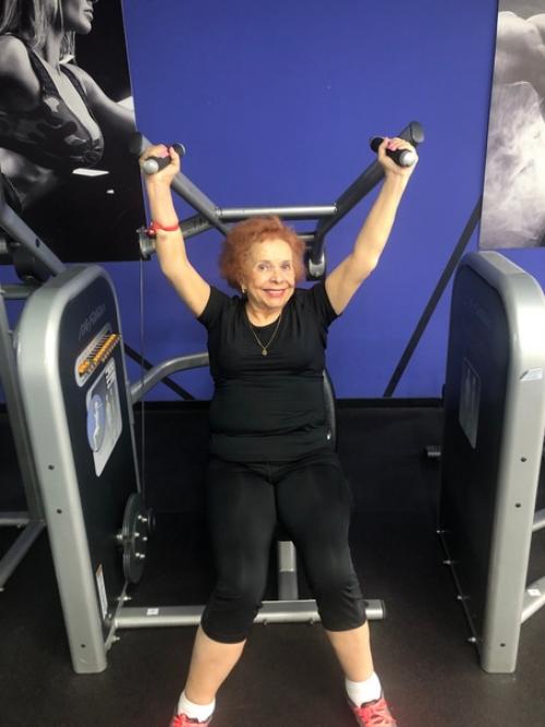 Недавно вернулась из фитнес клуба, куда отправилась сразу же, как только почувствовала, что готова к занятиям спортом, могу и очень хочу! 01