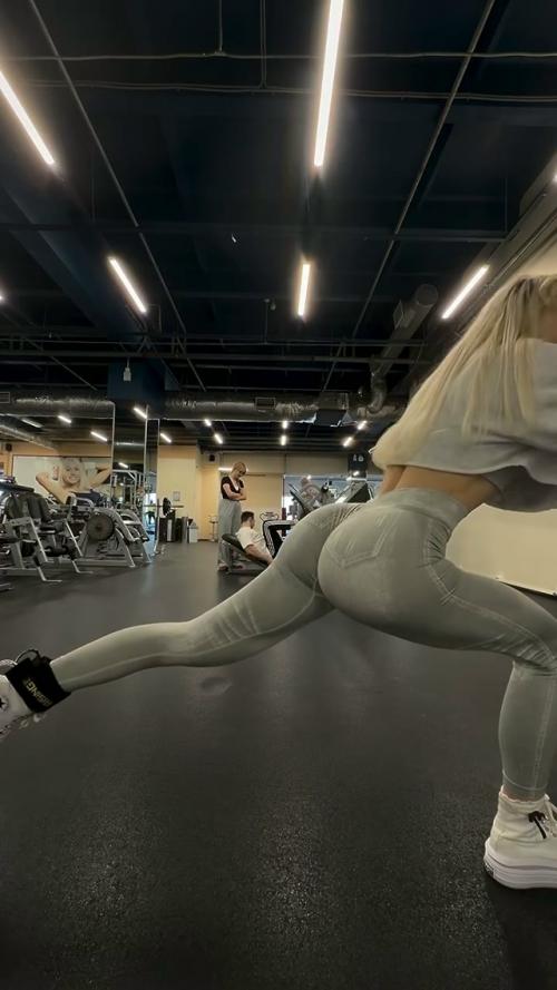 Я начинаю тренировку с включения рабочих мышц в работу: 
