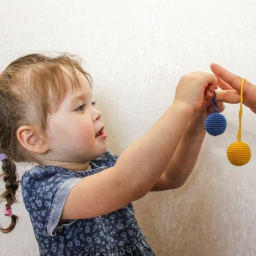 Нужно поработать над мелкой моторикой для развития речи или подготовить руку ребенка к письму пальчиковый фитнес - вам в помощь. 01