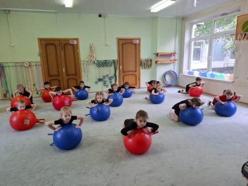 Детский фитнес - это не столько эффективный набор упражнений, сколько правильная мотивация детей. 04