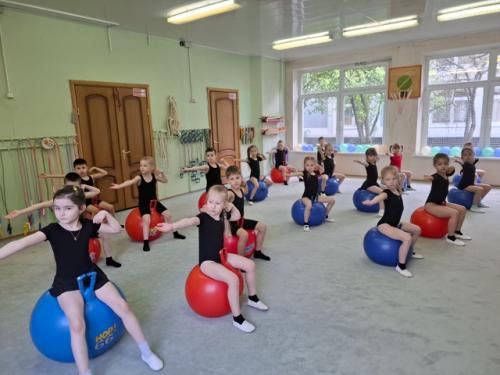 Детский фитнес - это не столько эффективный набор упражнений, сколько правильная мотивация детей. 03