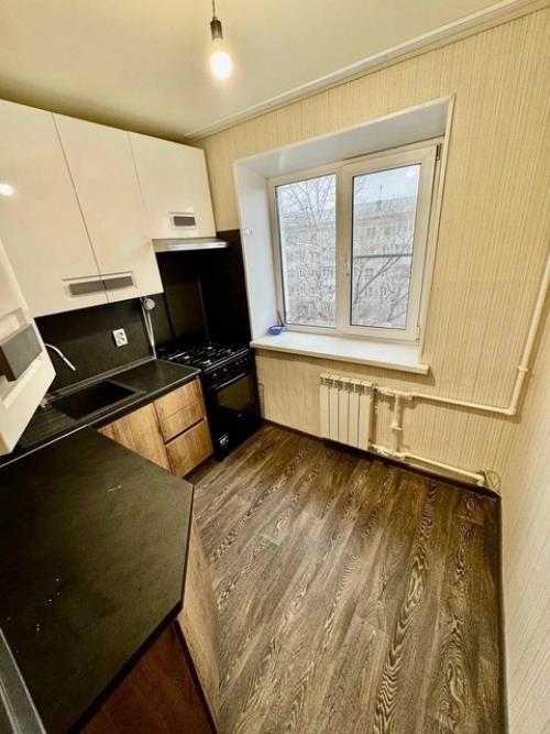 Продается теплая, светлая 3 х комнатная квартира в п. бажово, ул. Голубцова, 22! 06