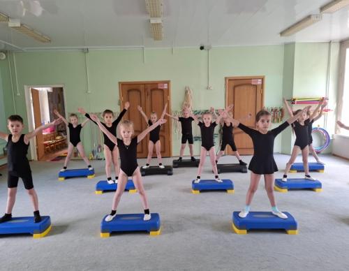 Детский фитнес - это не столько эффективный набор упражнений, сколько правильная мотивация детей. 02