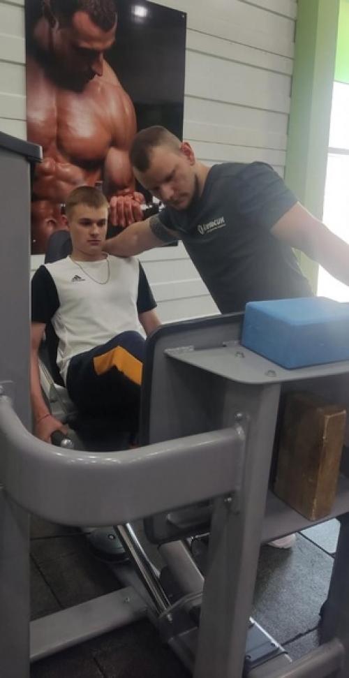 В минувшие выходные классный руководитель Южакова Екатерина Владимировна с группой 9 СТР - 401 посетили фитнес - центр Апельсин. 04