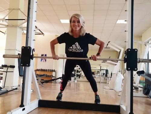 Как же часто, последнее время, в различных пабликах я вижу рекламные посты на тему: фитнес для женщин, кому за. 02