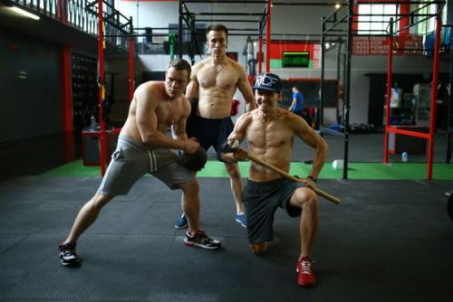 Кто со мной и моим другом тренером на тренировку? 01