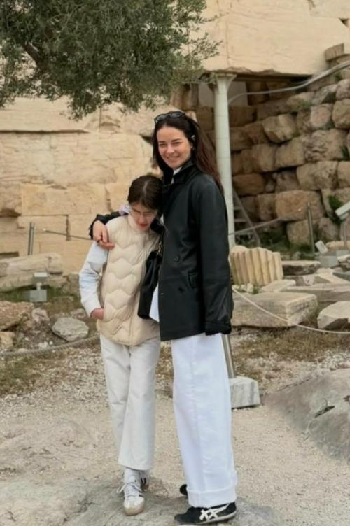 Марина Александрова металась от скандалиста Панина до домогарова (старше на 19 лет), а замуж вышла за скромного режиссёра болтенко. 02