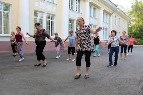 14 июля во дворе дворца культуры Цементник состоялось первое мероприятие в рамках летнего проекта ритмы лета. 02