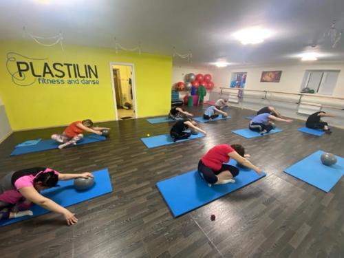 Все мы живые люди и иногда у нас случаются срывы: едим конфеты и бутерброды перед сном, злоупотребляем кофе или ленимся идти на тренировку. 01