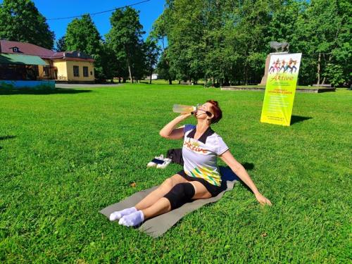 Как полезны для здоровья физические упражнения на свежем воздухе да еще и с принятием солнечных ванн одновременно! 05