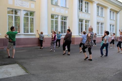 14 июля во дворе дворца культуры Цементник состоялось первое мероприятие в рамках летнего проекта ритмы лета. 04