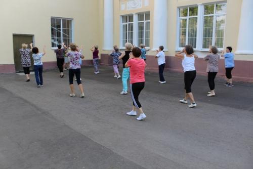 14 июля во дворе дворца культуры Цементник состоялось первое мероприятие в рамках летнего проекта ритмы лета. 03