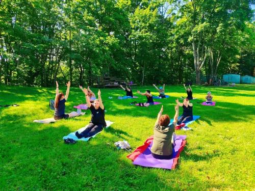 Как полезны для здоровья физические упражнения на свежем воздухе да еще и с принятием солнечных ванн одновременно! 06