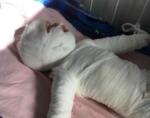 Отец занялся перевоспитанием сына и теперь большой вопрос выживет ли ребенок.

