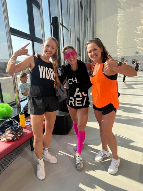 Поймала себя на мысли, что за 2023 год - это 3 конвенция. 01