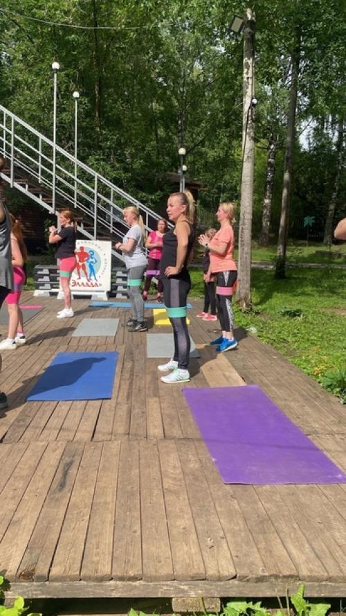Спортивный клуб Эллада продолжает развивать клуб для любителей фитнеса на открытом воздухе в гостеприимном лихолесье. 01