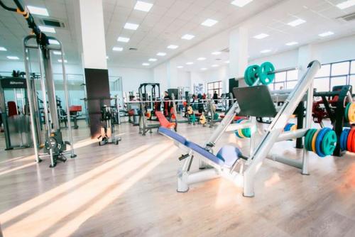 Приходя на гостевые тренировки, наши клиенты часто обращаются к менеджерам с просьбой: а расскажите про тренажеры! 02 Приходя на гостевые тренировки, наши клиенты часто обращаются к менеджерам с просьбой: а расскажите про тренажеры! 02