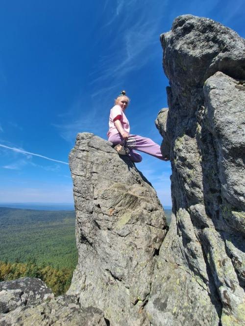 Понедельник 18-00 фитнес ( степы, гантели, фитнес - мячи, валики), 19-00 кардио тренировка. 01