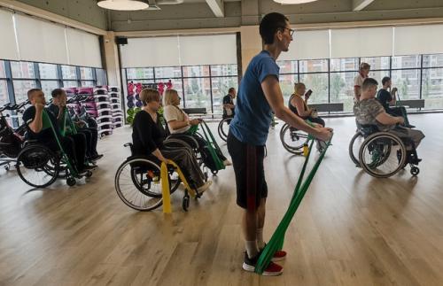 Особенные спортсмены региона продолжают посещать фитнес - занятия в рамках нового проекта. 01