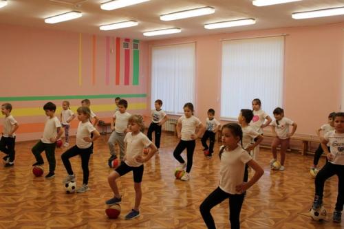 31 января считается днем дошкольного фитнеса. 02