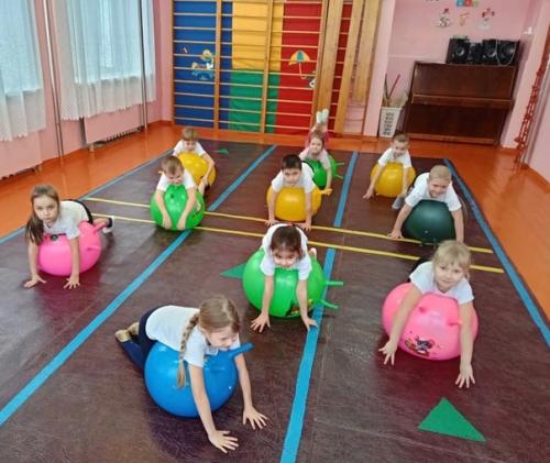 В детском саду прошел день фитнеса. 05