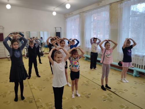 В школах рославльского района прошли танцевальные зарядки и интервальные фитнес - тренировки. 04