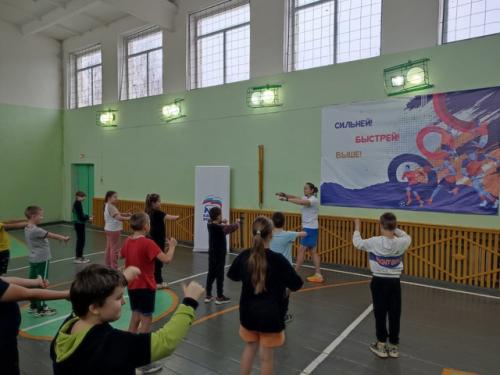 В школах рославльского района прошли танцевальные зарядки и интервальные фитнес - тренировки. 01