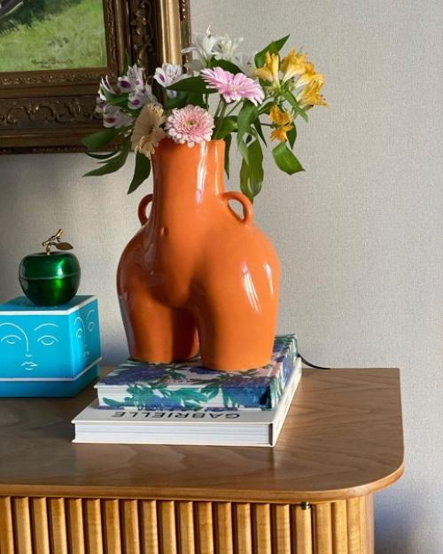 Улыбаюсь.  Сброшенные в спортзале килограммы, всегда терпеливо ждут меня дома. 01