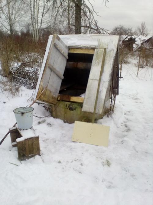 Всю ночь завывала метель, аж крыша тряслась и окна звенели, собаки на это очень нервничали - беляш вообще два раза будил лаем у кровати. 02