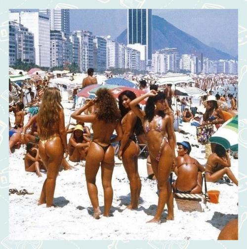 Какое разнообразие женских фигур и нет никакой зацикленности на идеале. 01