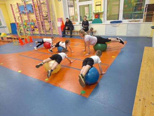 В рамках ежегодного фестиваля дополнительных общеобразовательных программ, состоялось открытое занятие по программе Детский Фитнес. 04