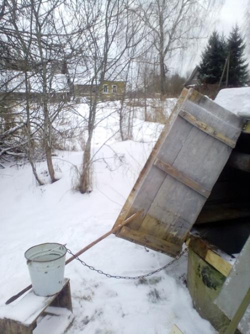 Всю ночь завывала метель, аж крыша тряслась и окна звенели, собаки на это очень нервничали - беляш вообще два раза будил лаем у кровати. 03