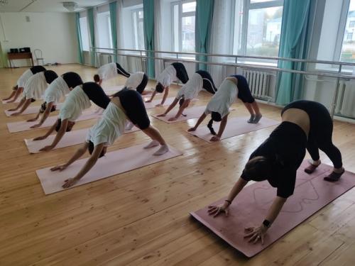 В рамках грантовой практики Другая Я занятия йогой продолжаются. 02