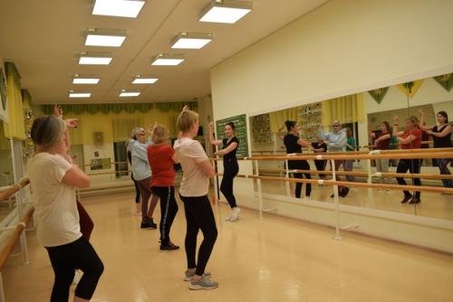 Занятия танцами отличной альтернативой классическому фитнесу являются. 03