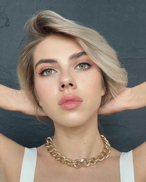 Сейчас о Екатерине шумской знают не только в России, но и на Западе. 03